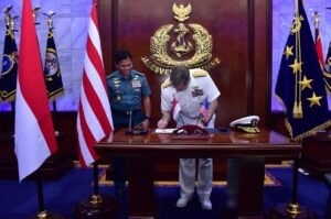 KSAL Laksamana Ali Terima Anugerah Courtesy Call dari Panglima Armada Ketujuh Amerika