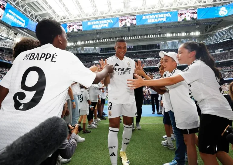 Kylian Mbappe Diperkenalkan di Bernabeu, Mimpi Masa Kecilnya Terwujud di Real Madrid