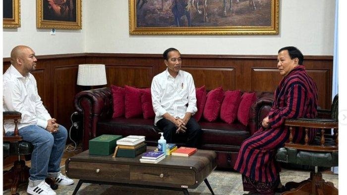 Jokowi Jenguk Prabowo Usai Operasi Besar di RSPPN PB Soedirman