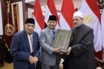 Menhan Prabowo Bertemu Imam Besar Al Azhar Mesir, Beri Keris Sebagai Cinderamata