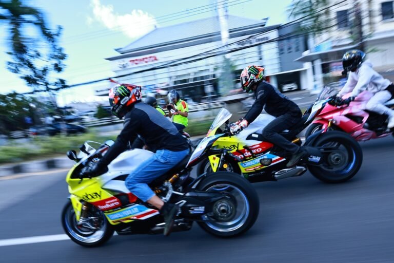 Dua Pembalap Pertamina Enduro VR46 Racing Team Parade Bareng Komunitas Klub Motor Bali
