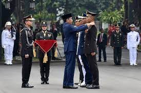 Presiden Jokowi Lantik Ratusan Calon Perwira TNI-Polri di Istana