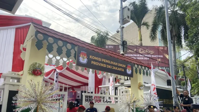 Jelang Pendaftaran Gubernur DKI, Jalan Salemba Raya Ditutup