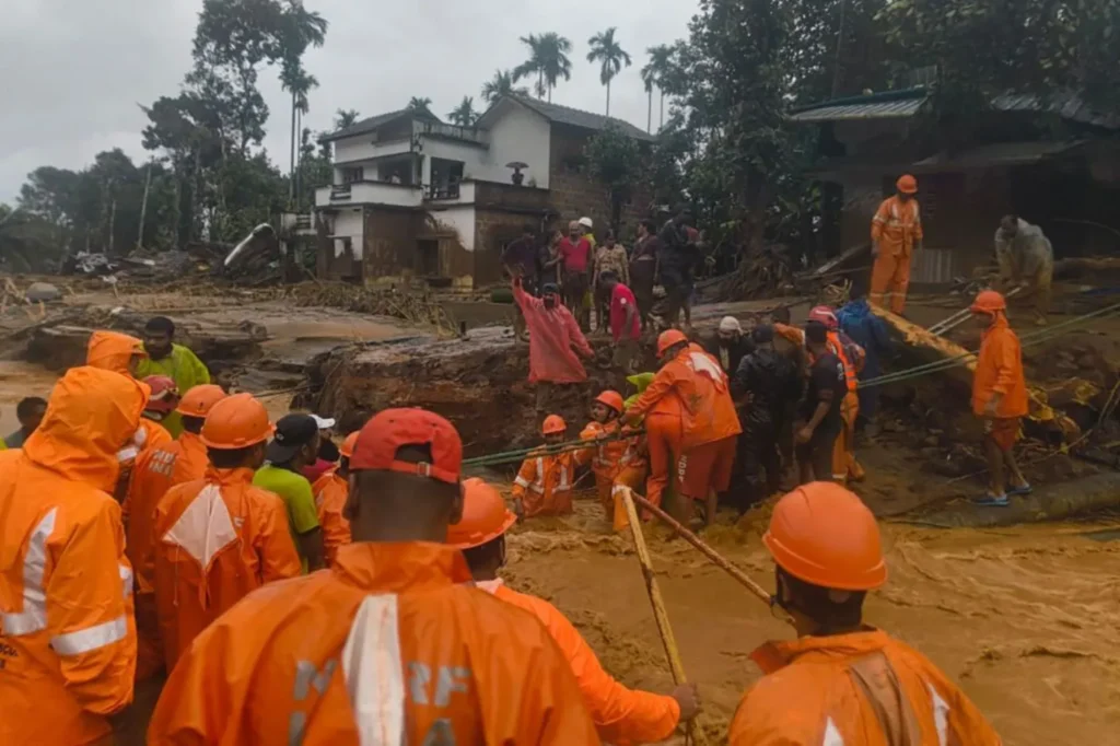 Foto : Banjir dan Longsor Hancurkan Kerala India, 166 Tewas dan 192 Hilang