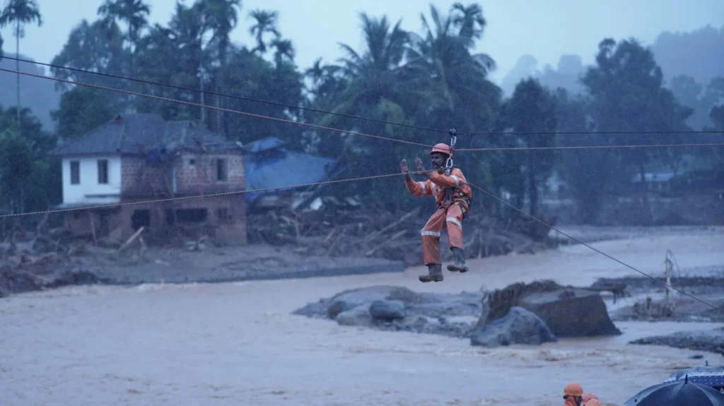 Foto : Banjir dan Longsor Hancurkan Kerala India, 166 Tewas dan 192 Hilang