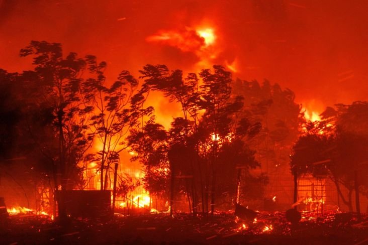 Foto : Negeri Dewa Dewi Diamuk Api, Yunani Porak Poranda Bak Neraka