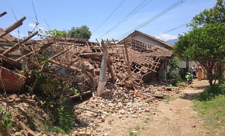 Gempa Magnitudo 5.0 Guncang Bandung, 700 Rumah Rusak dan 82 Luka-Luka