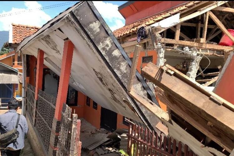 Gempa Magnitudo 5.0 Guncang Bandung, 700 Rumah Rusak dan 82 Luka-Luka