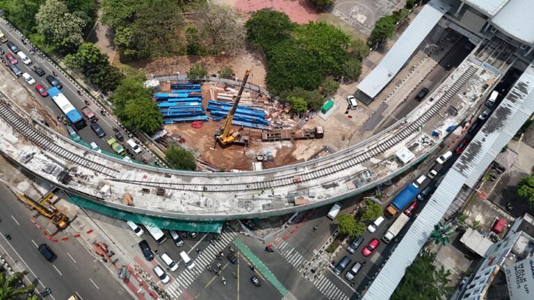 Progres Signifikan Pembangunan LRT Jakarta Fase 1B: Uji Coba Jalur Segera Dimulai