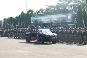 Wamenhan M. Herindra Resmikan 1.145 Anggota Komcad Matra Darat