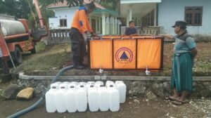 Atasi Kekeringan, BPBD Bogor Salurkan 410 Ribu Liter Air ke 15 Kecamatan