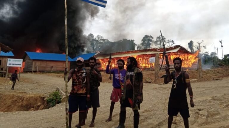 OPM Gempur Pos TNI dan Bakar Sekolah di Papua Tengah