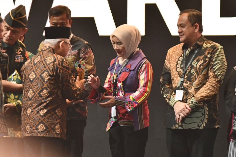 Pertamina Raih Penghargaan Terbaik 1 atas Program Desa Energi Berdikari dalam Indonesia's SDG Action Awards 2024