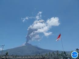 Breaking News: Gunung Lewotobi Laki-laki Muntahkan Abu Vulkanik Setinggi 1.000 Meter