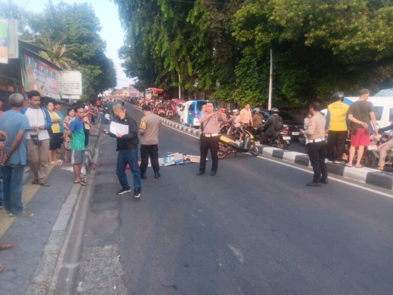 Biker Tewas Diduga Korban Tabrak Lari di Pasar Minggu