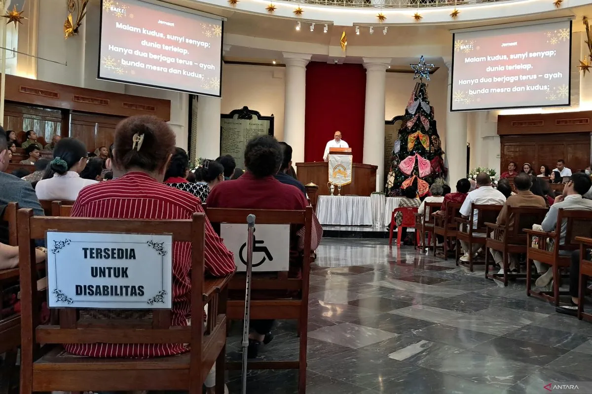 Kursi untuk jemaat disabilitas di GPIB Immanuel Jakarta (ANTARA)