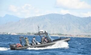 Kapal TNI AL dari Lanal Banyuwangi (ANTARA)