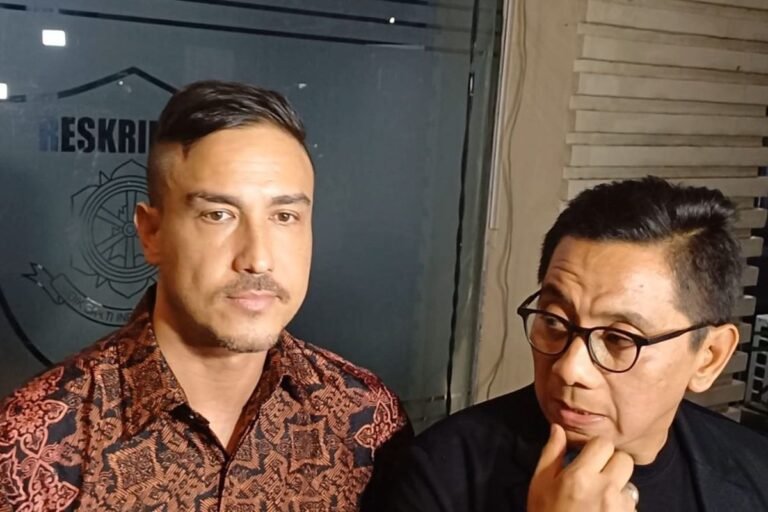 Hamish Daud Datangi Polda Metro Jaya Bersama Tim Hukumnya karena Merasa Nama Baiknya Telah Dicemarkan.