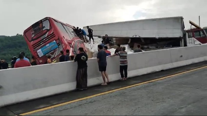 Kecelakaan di Tol Malang (Dok. Istimewa)