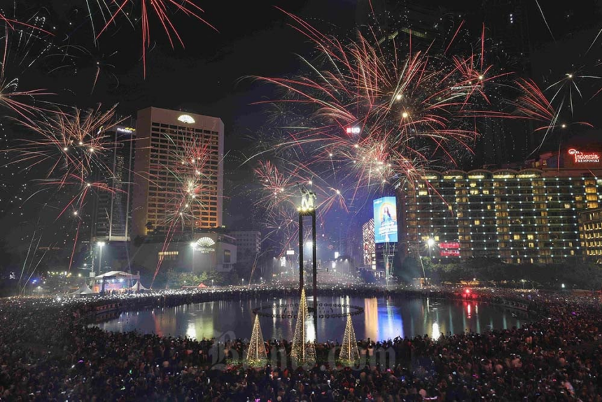 Malam Tahun Baru di Bundaran HI Jakarta (Dok. Bisnis.com)