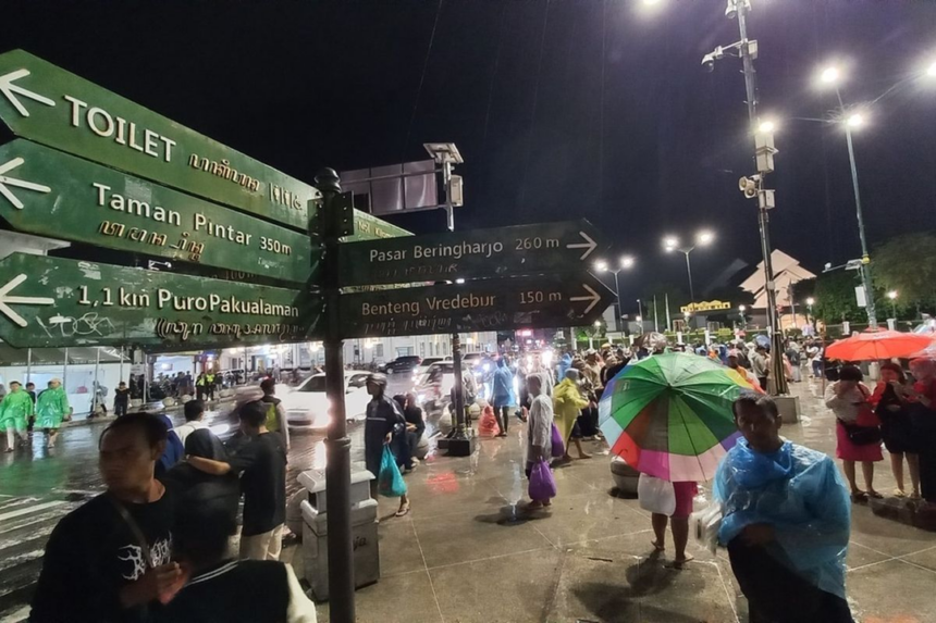 Malioboro setelah diguyur hujan menjelang tahun baru 20245 (Dok. Kompas)