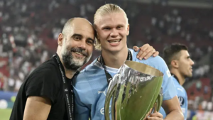 Pelatih Manchester City, Pep Guardiola dan Erling Haaland (Do. AFP)