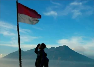 Masyarakat Sambut Positif Lagu Indonesia Raya Berkumandang Serentak di Televisi