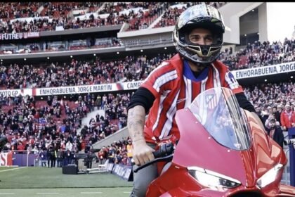 Jorge Martin Pamer Gelar MotoGP 2024 di Stadion Atletico Madrid dengan Ducati Panigale
