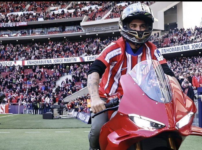 Jorge Martin Pamer Gelar MotoGP 2024 di Stadion Atletico Madrid dengan Ducati Panigale