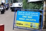 Drama Cekcok Pengendara dan Polisi Saat Penutupan Jalur Puncak