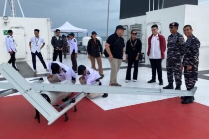 Uji Coba Drone Berbahan Daur Ulang Sampah Plastik di KRI dr. Radjiman Wedyodiningrat