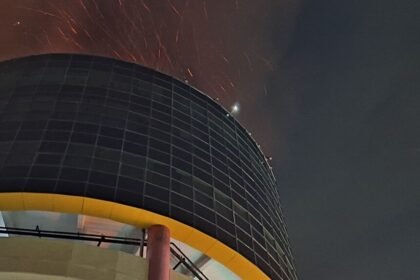 Korban Terjebak Kebakaran Glodok Plaza Yang Nyalakan Senter Berhasil Dievakuasi