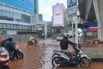 Banjir di ruas jalan di Kelapa Gading, Jakarta Utara (Dok. Kompas)