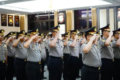 Personel Polri Mengikuti Upacara Kenaikan Pangkat (Div. Humas Polri)