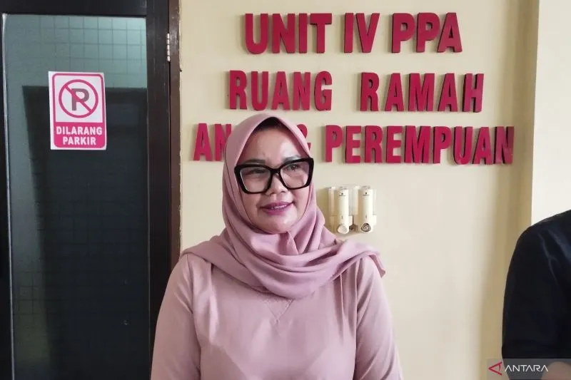 Kepala Unit Pelaksana Teknis (UPT) Perlindungan Perempuan dan Anak pada Dinas Pengendalian Penduduk Keluarga Berencana Pemberdayaan Perempuan Perlindungan Anak (DPPKBPPPA) Kabupaten Garut, Santi Susanti (ANTARA)
