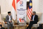 Menteri Luar Negeri (Menlu) RI Sugiono (kiri) melakukan pertemuan bilateral dengan Menlu Malaysia Mohamad Hasan (ANTARA)