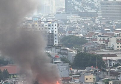Kebakaran Landa Permukiman Padat di Mangga Besar (Dok. akun X/@Yennahuang)