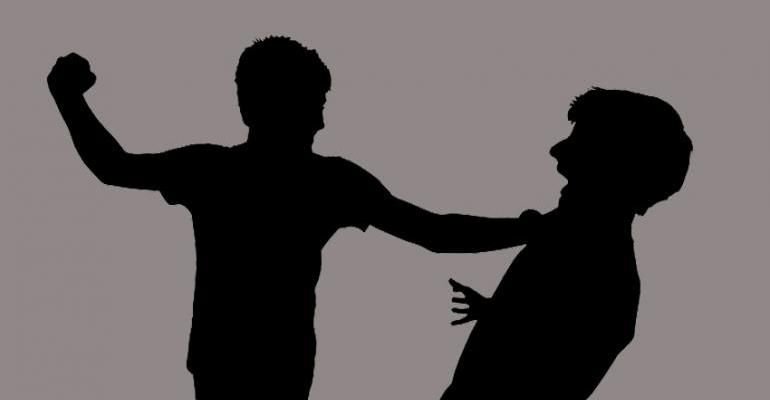 Penjual Es Kopi dan Petugas Keamanan Terlibat Baku Pukul, Gegerkan Media Sosial