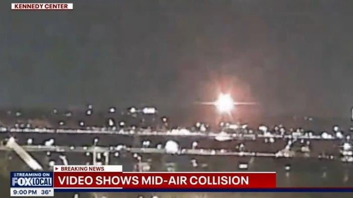 Breaking News: Helikopter Militer Tabrak Pesawat American Airlines di Reagan National Airport