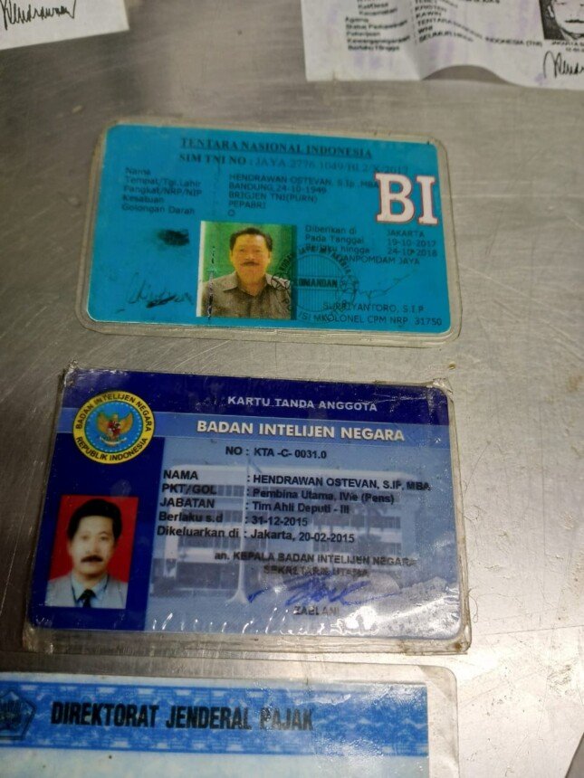 Mayat Lelaki Diduga Purnawirawan TNI Ditemukan Mengambang di Perairan Marunda 4 Kartu identitas yang ditemukan di tubuh mayat lelaki yang mengapung di perairan Marunda pada Jumat (10/1) (Dok. Istimewa)
