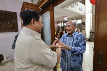 Presiden Prabowo Subianto Kunjungi Kediaman Ekonom Senior Emil Salim