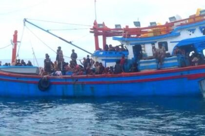 Terombang-Ambing di Laut, 76 Imigran Rohingya Mendarat di Serambi Mekah