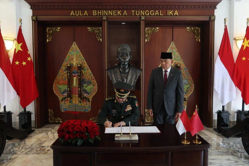 Menhan RI Terima Kunjungan Kehormatan Jenderal Liu Zhenli dari China