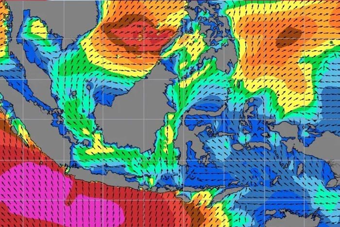 Waspada! Gelombang Tinggi 4 Meter Ancam Perairan Jatim hingga 2 Februari 2025