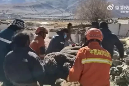 Evakuasi Korban Gempa Tibet (Anadolu)