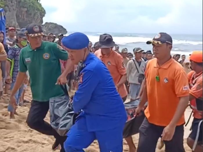 Tragedi Pantai Drini: Ini Daftar 13 Pelajar Outing Class di Mojokerto yang Terseret Ombak