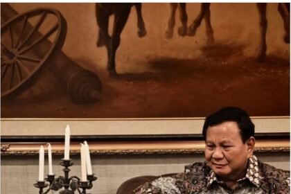 Presiden Prabowo Mengabadikan Momen Malam Minggu Bersama Bobby The Cat
