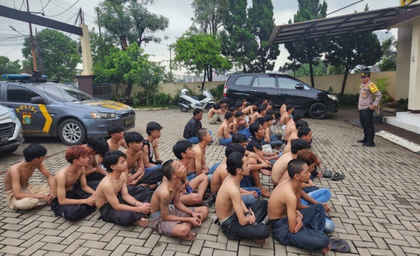 Polisi Gagalkan Tawuran di Ciomas, Puluhan Sajam Diamankan di Terminal Laladon