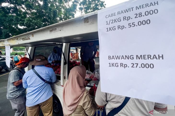 Pasar pangan murah di Kantor Pos Flora Jakarta (ANTARA)