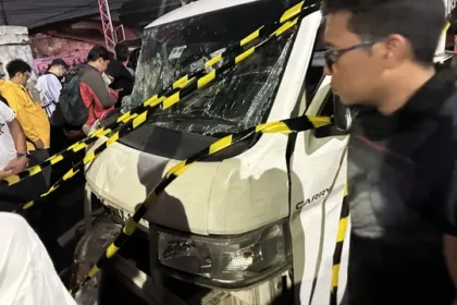Kecelakaan mobil ditabrak kereta di Stasiun Pondok Jati, Kayu Manis, Jakarta Timur (Liputan6)